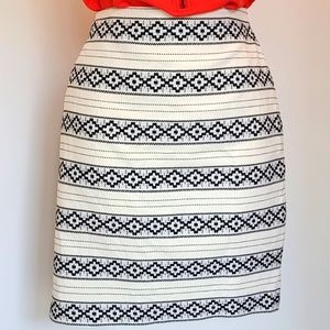 Ann Taylor Aztec Black/Cream Pencil Skirt Sz: 4P